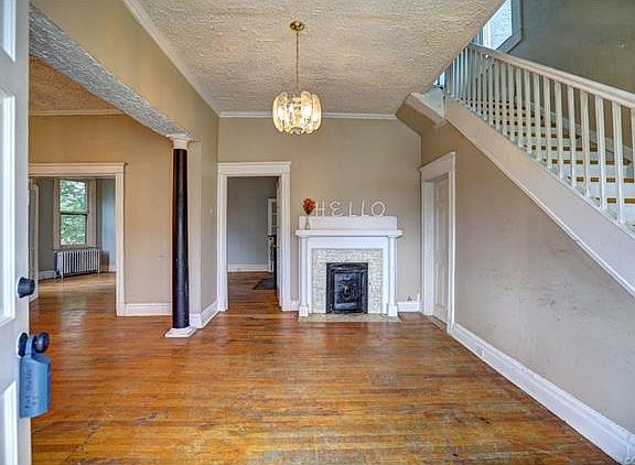 4th image of 2302 Greenwood Ave