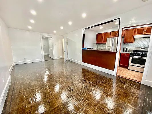 2nd image of 405 Putnam Ave APT 3