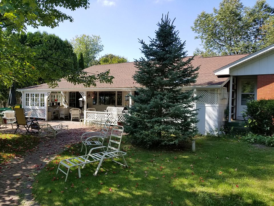1st image of 225001 Lakeshore Dr