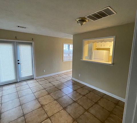5th image of 324 Lexington Dr