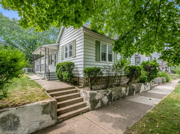 1315 Quarry Ave NW, Grand Rapids, MI 49504