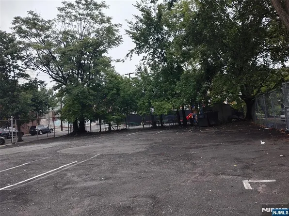 8-10 N 1st St, Paterson, NJ 07522