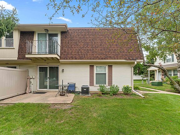 3rd image of 627 Shaw Ct
