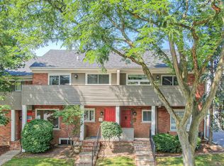 576 W Merrill St, Birmingham, MI 48009