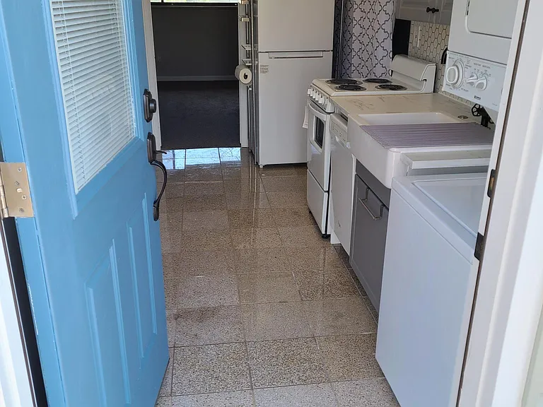 Entry to kitchen