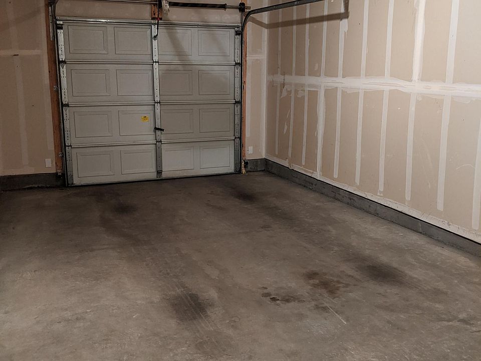 Oversized 1 Car Garage