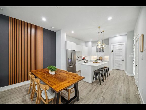 3rd image of 1617 Saint Charles St #1