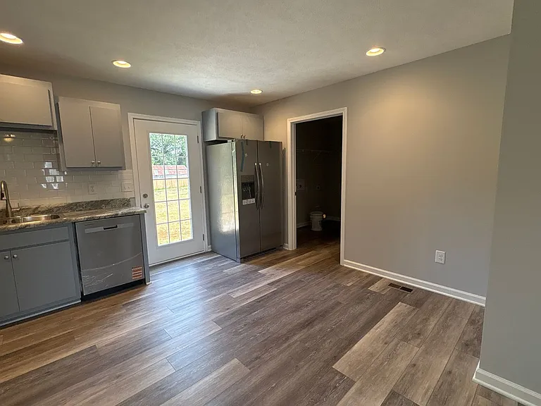 307 W Coffee St — Photo 6