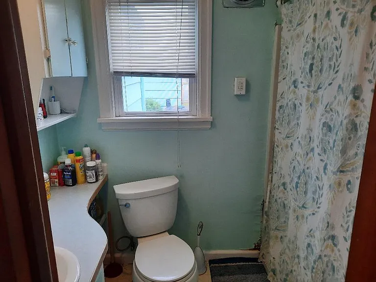 1889 NE Pacific Ave — Photo 7