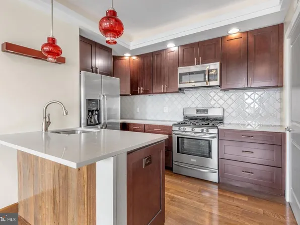 1241 Buttonwood St APT 4C, Philadelphia, PA 19123