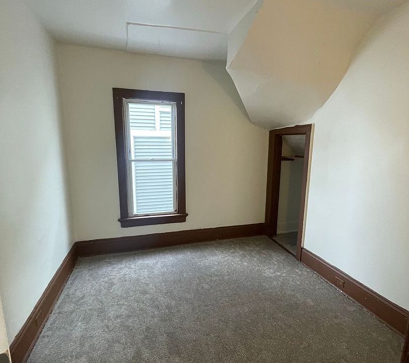 Building Photo 3