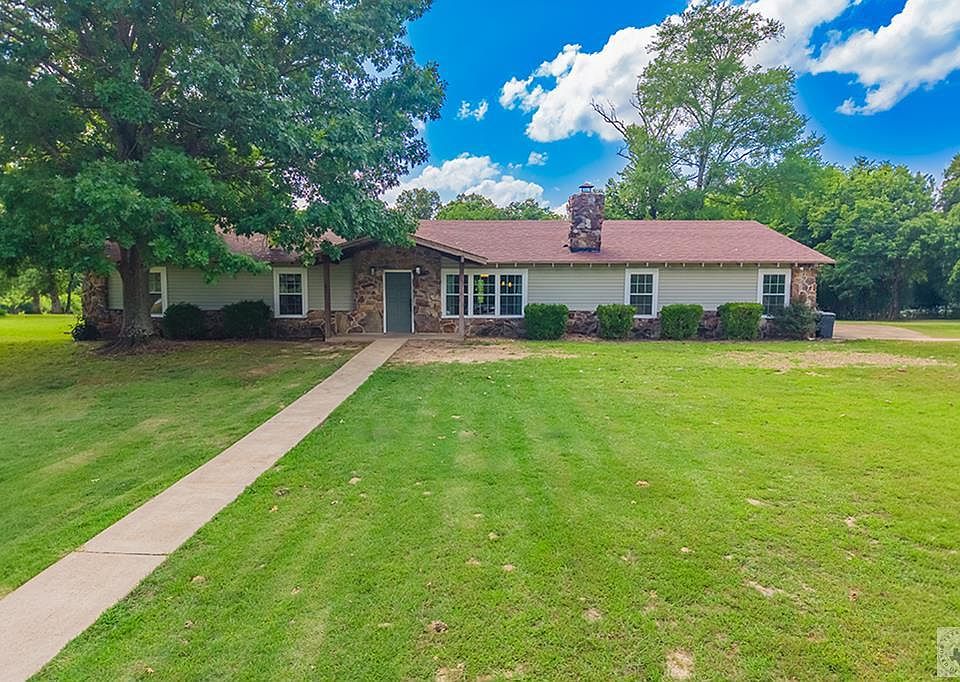 1st image of 115 Greenwood Cir