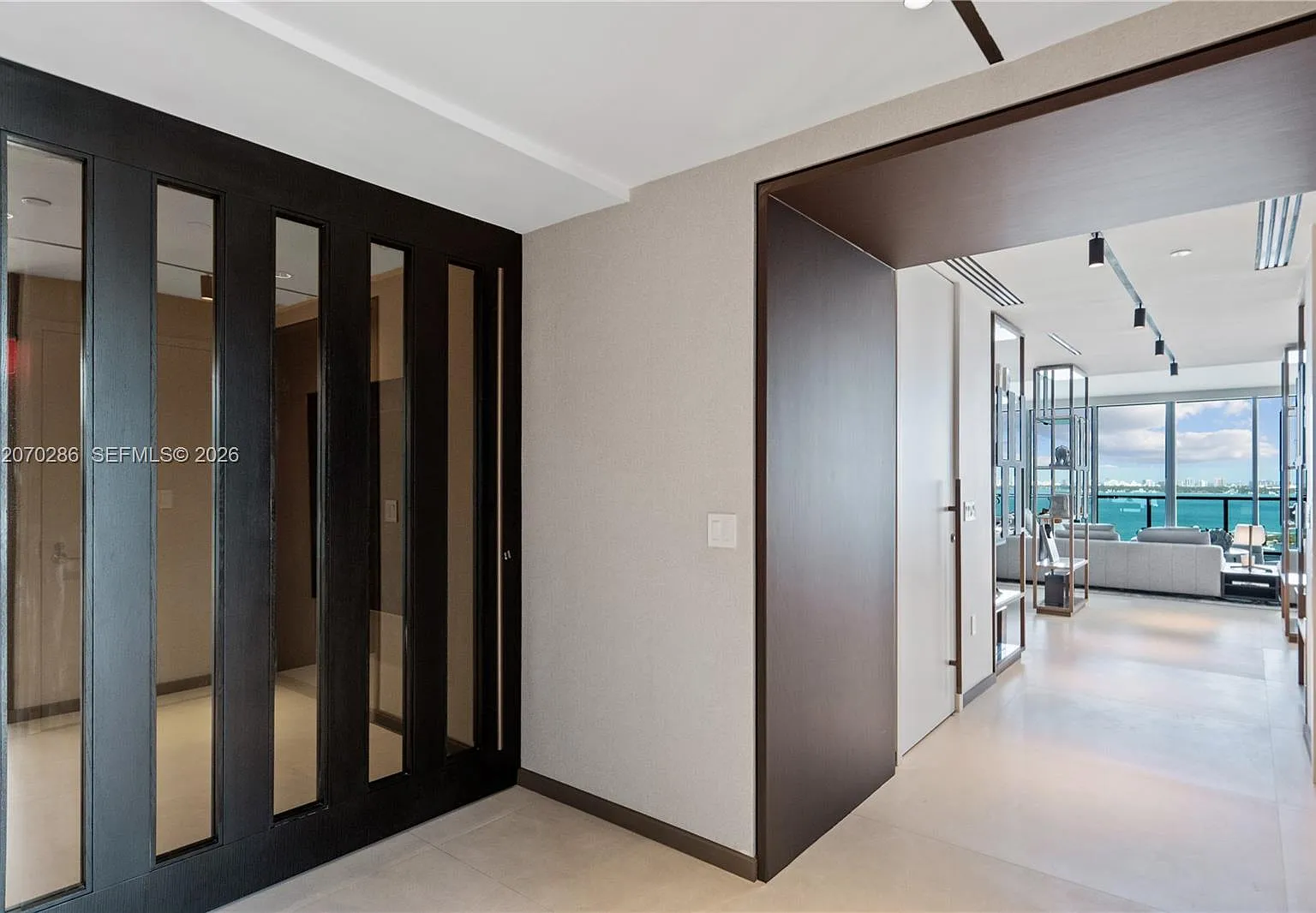 The Elysee Condo — Photo 3