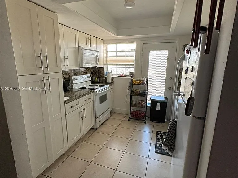 11840 NE 19th Dr #14 — Photo 3