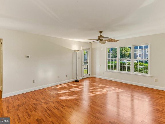 4th image of 405 Paddock Ct