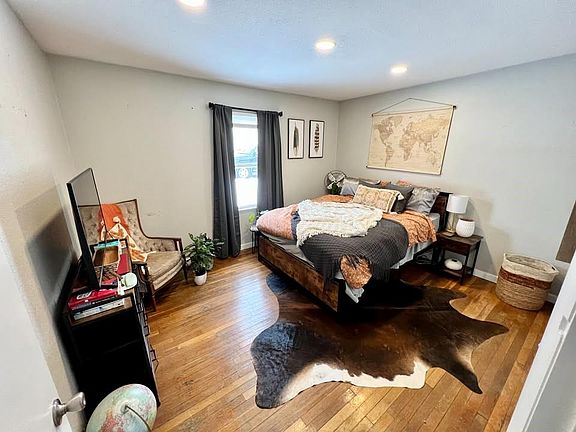 4th image of 309 W 6th St