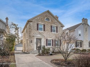 704 Roger Ave, Kenilworth, IL