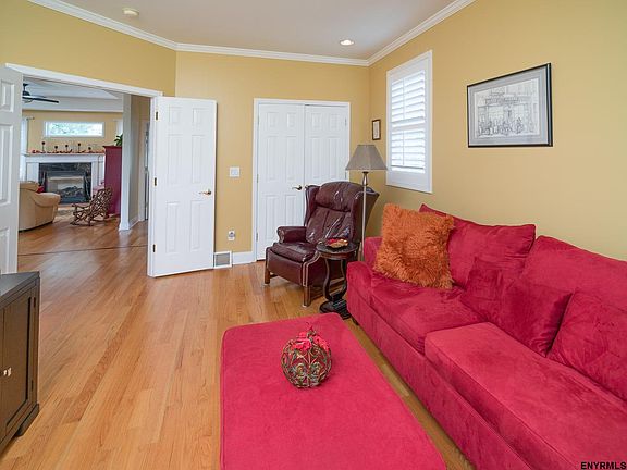 4th image of 3 Medinah Ct