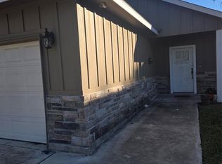 125 Smith St, Clute, TX 77531