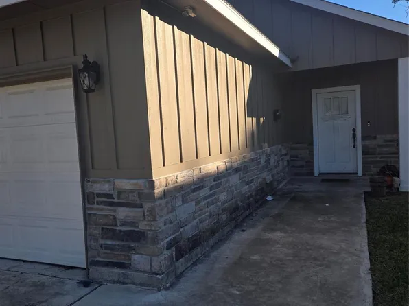 125 Smith St, Clute, TX 77531