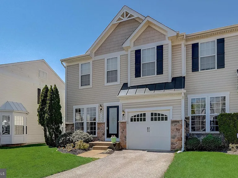 1709 Hayle Dr — Photo 2