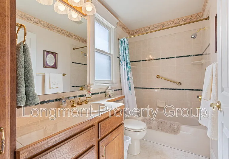 632 Bross St — Photo 30