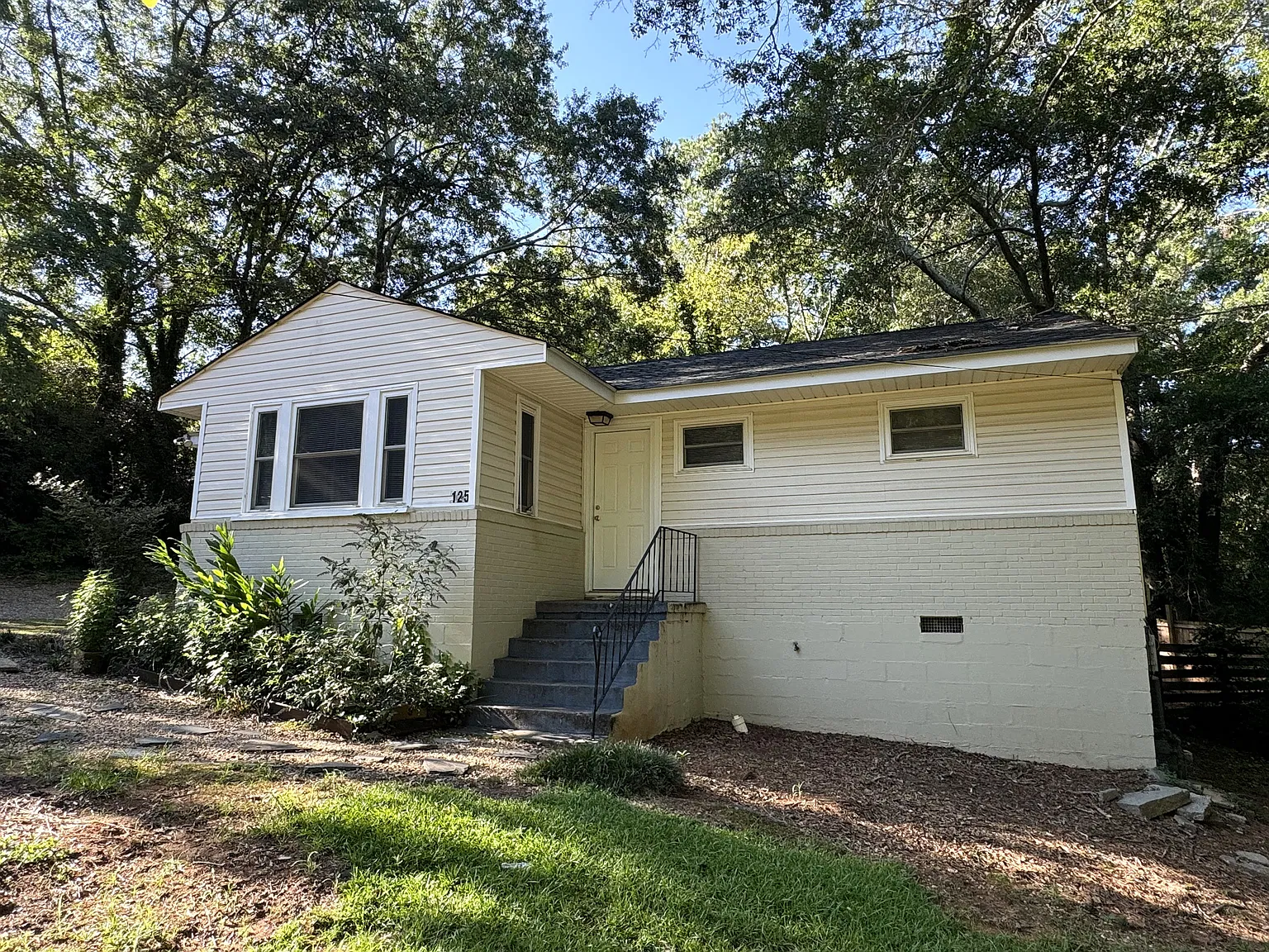 3 bed, 1056 sqft, $1,950 — Photo 3