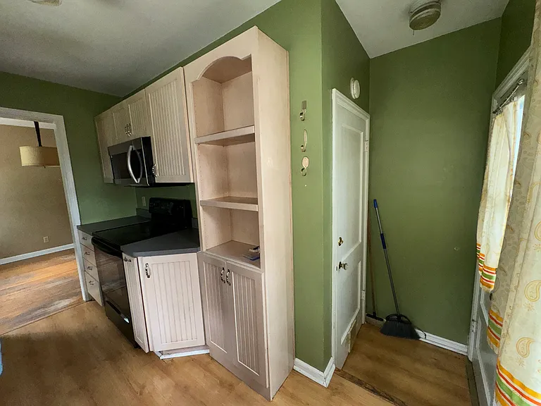 2915 W 33rd St — Photo 5