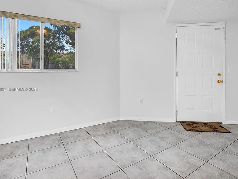 900 SW 142nd Ave #115L — Photo 7