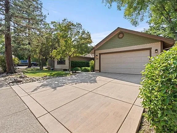 3401 Riverdale Way — Photo 3