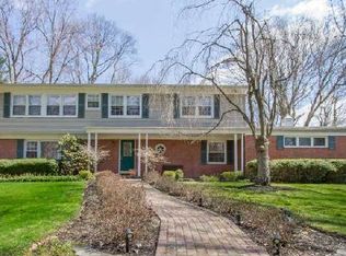96 The Intervale, Roslyn, NY 11576