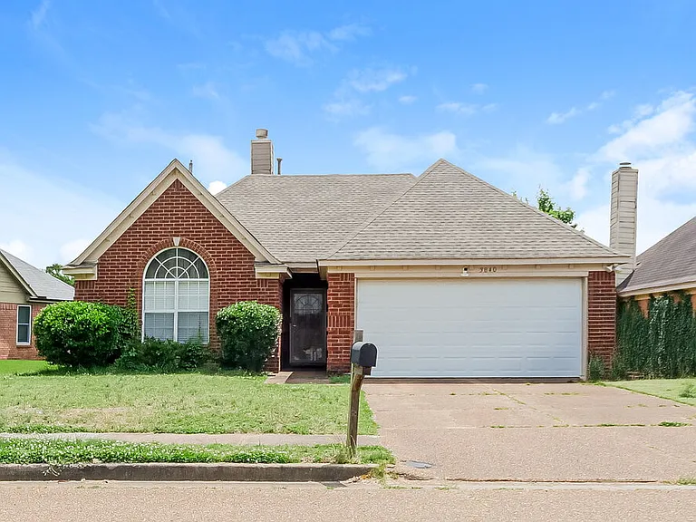 3840 Clarion Dr — Photo 1