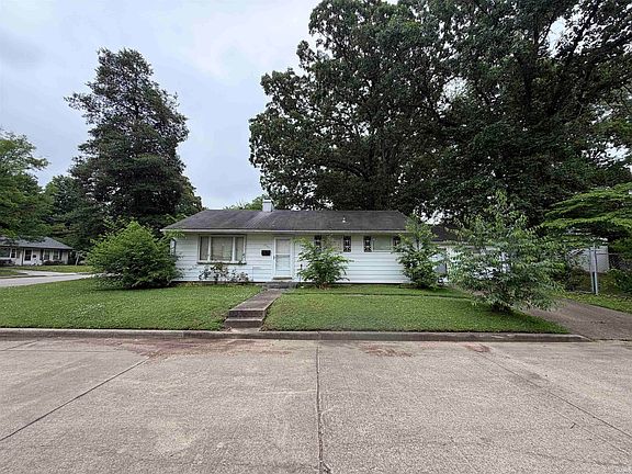 4th image of 2101 Waggoner Ave