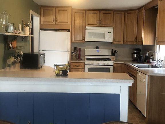 2nd image of 898 Crescent St