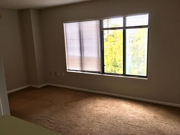 2nd image of 1600 Park Cir APT 706