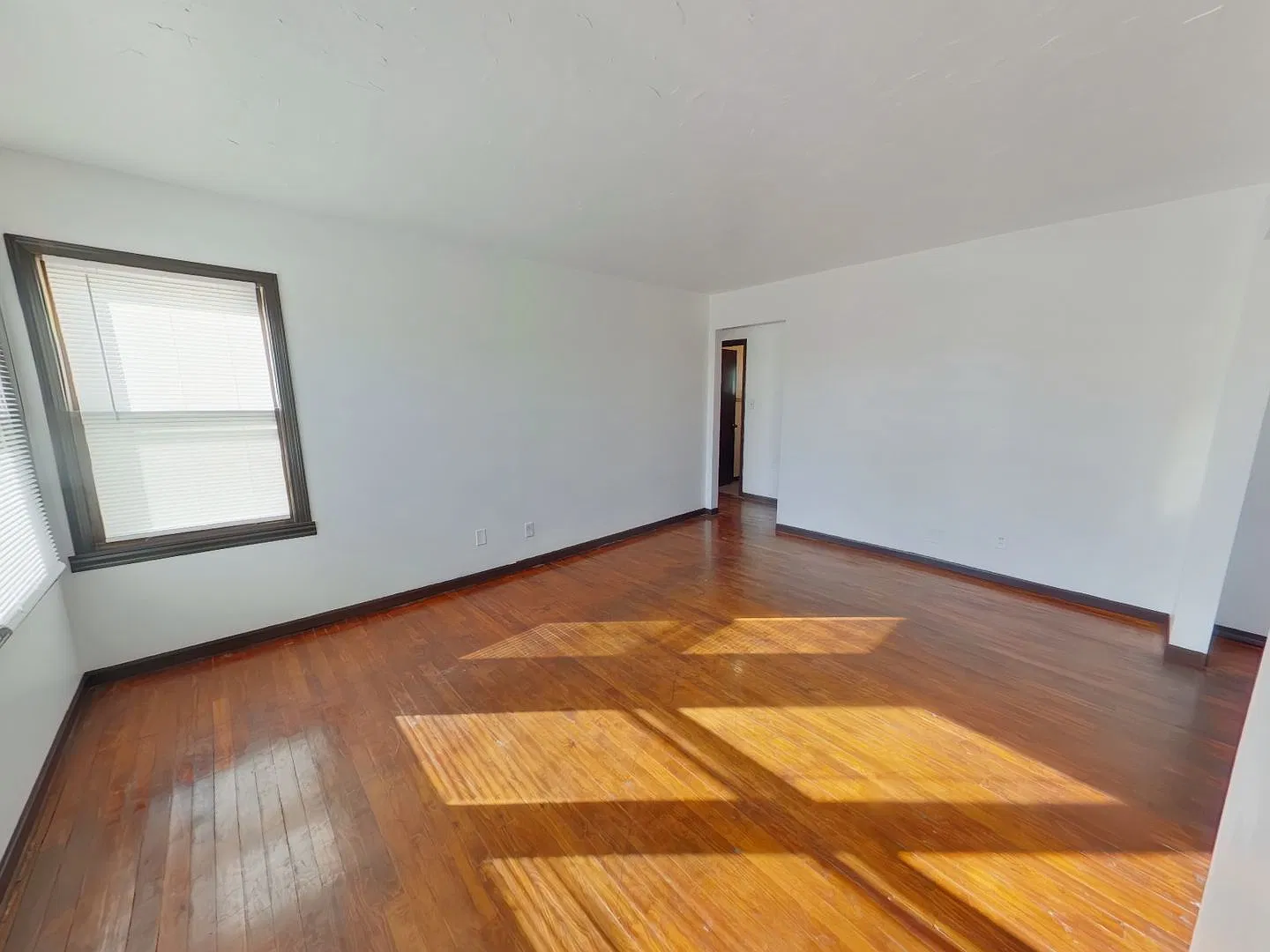 845 N Edgemoor — Photo 2
