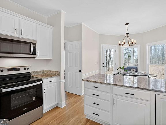 4th image of 12 Forest Ridge Ct