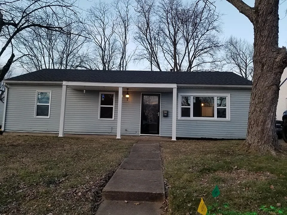 701 Westchester Dr photo 1