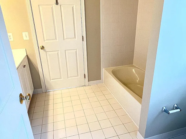 5920 Interlachen Ct — Photo 29