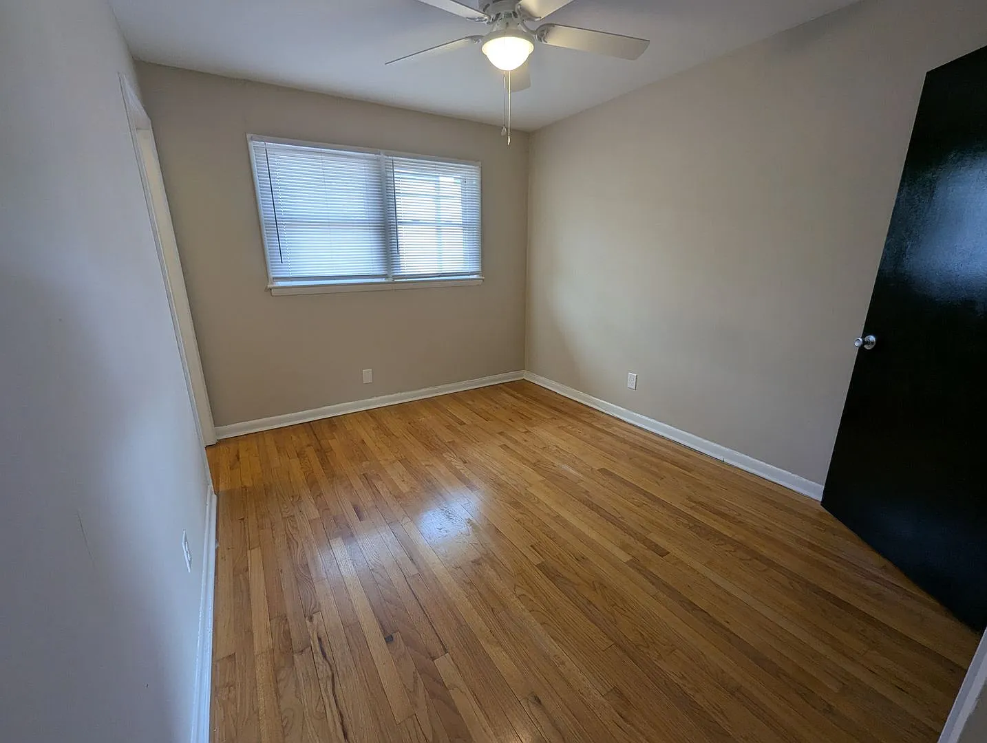 Colonial Apartments - 105 Bloomfield St — Photo 4