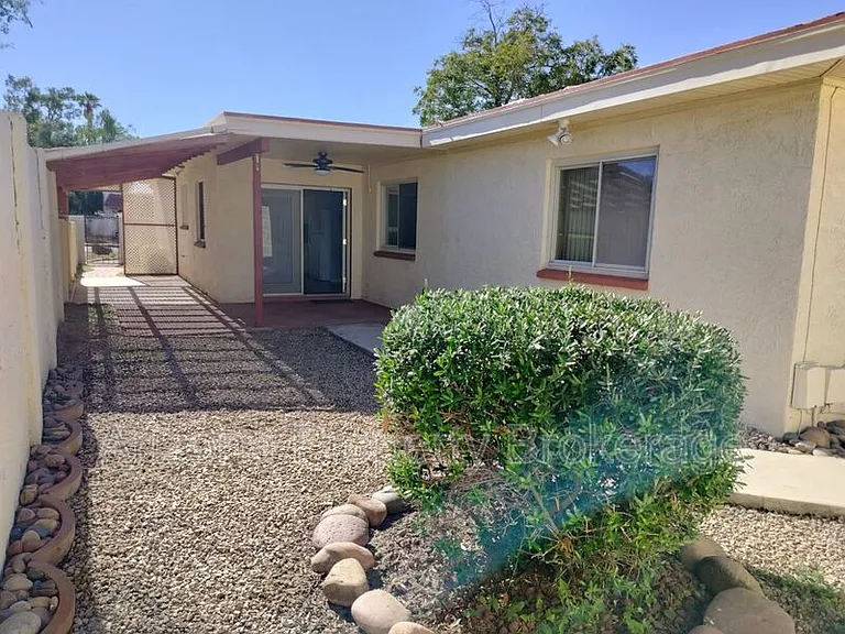 2192 E Balboa Dr — Photo 32
