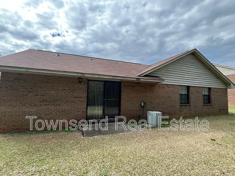 1437C Ireland Dr — Photo 8
