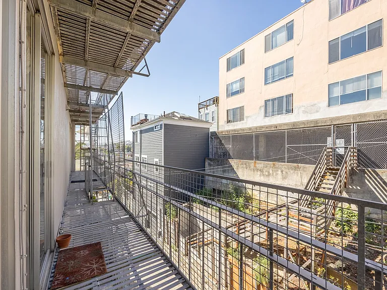 940 Guerrero St — Photo 7