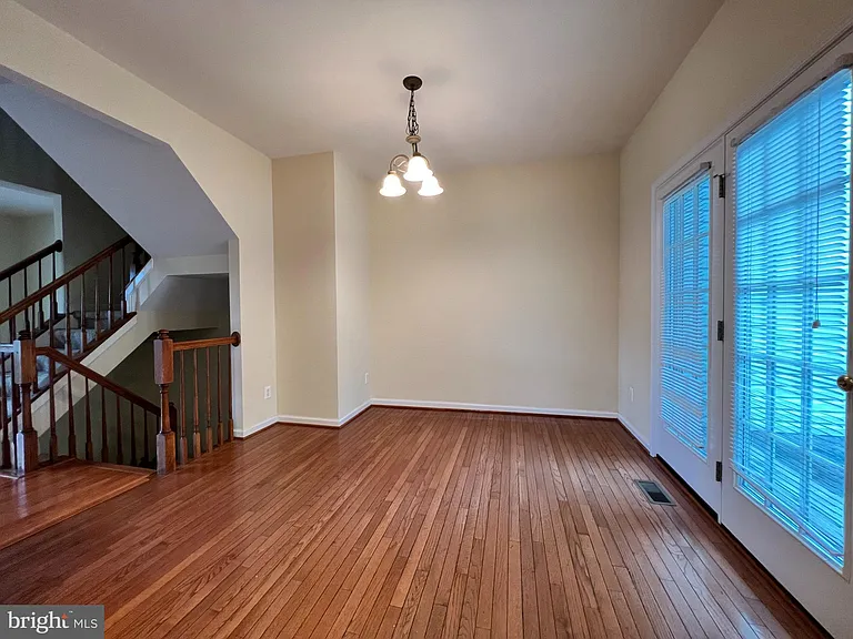 10168 Elgin Way — Photo 11