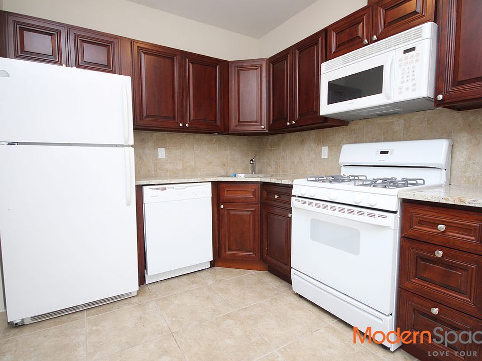 2nd image of 3156 37th St #3R