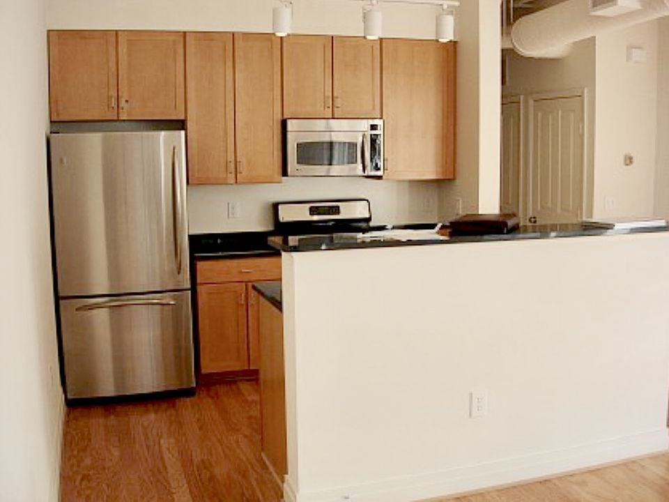 2nd image of 1205 Garfield St #202
