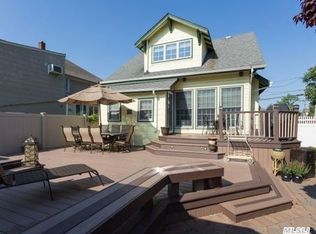 203 N 6th St, Lindenhurst, NY 11757