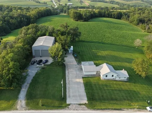 2960 160th St, Riverside, IA 52327