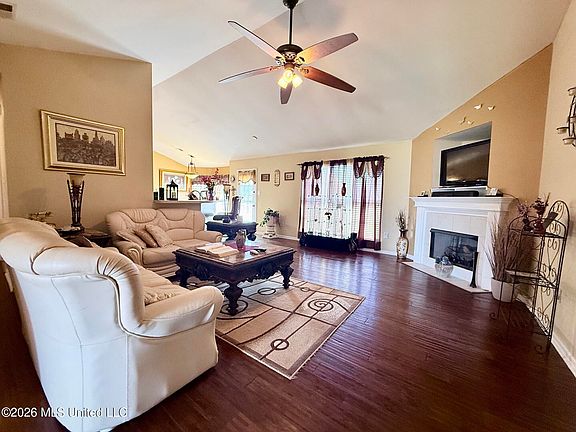 5th image of 4334 Edmonton St