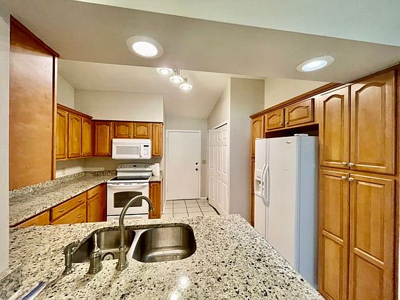4th image of 297 Quail Ct